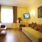 & Restaurant Ragginger Attersee מלון