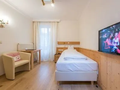 酒店 & Restaurant Ragginger Attersee 4*